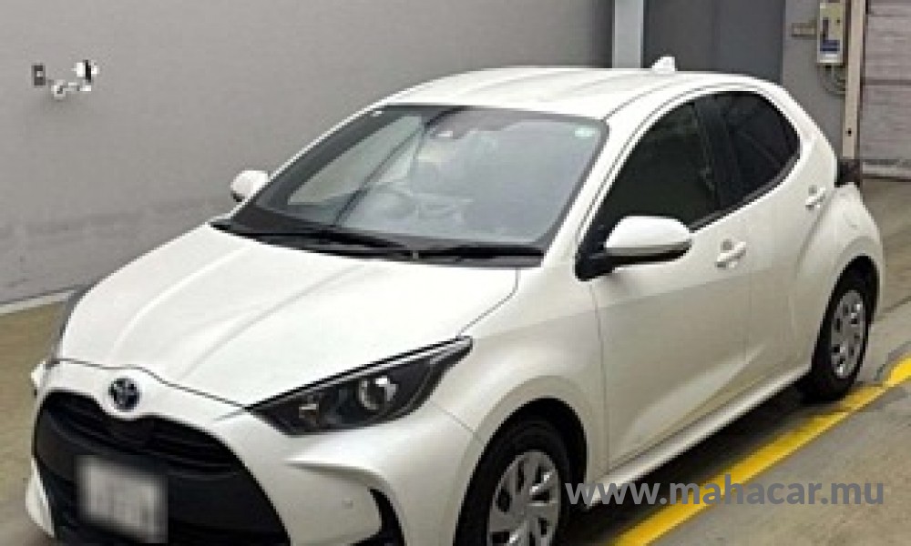 2021 Toyota Yaris Hybrid, White