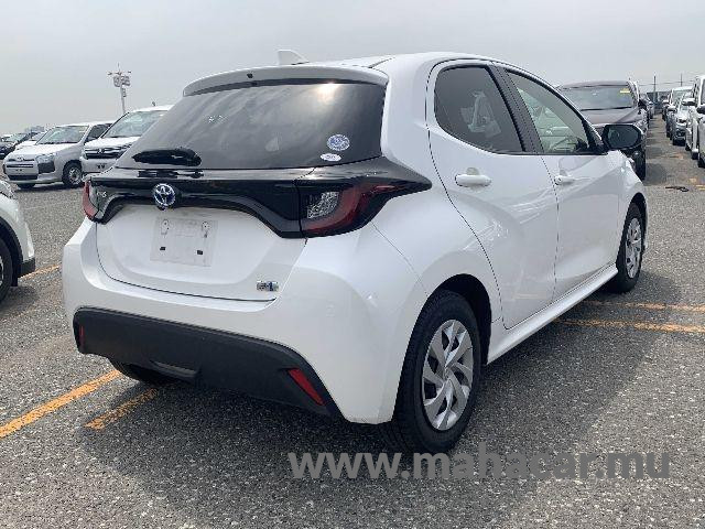 2023 Toyota Yaris Hybrid photo 2
