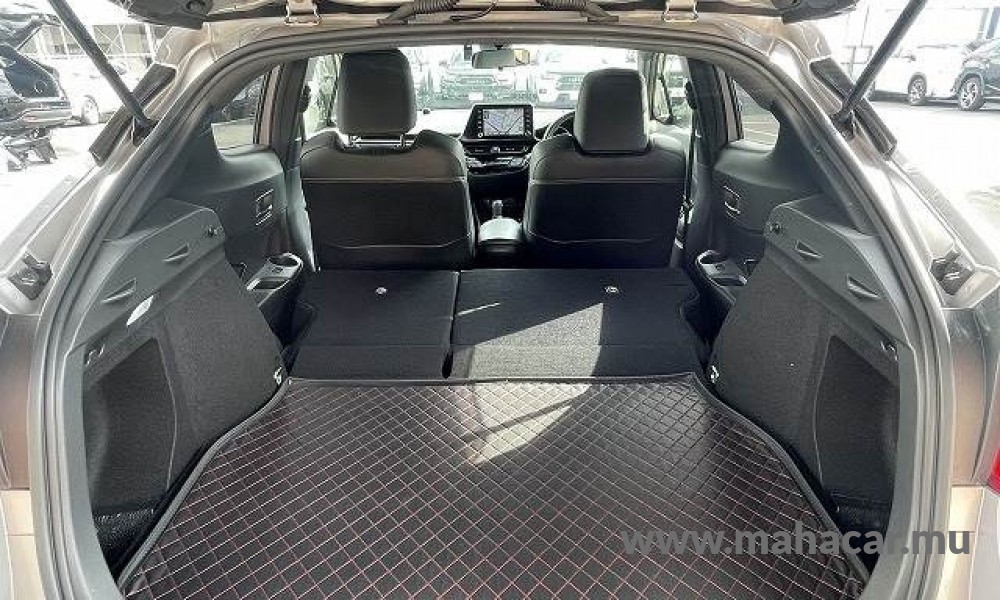 2020 Toyota CHR HYBRID photo 9