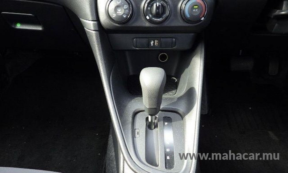 2021 Toyota Yaris photo 6