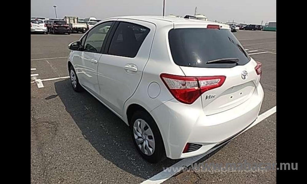 2019 Toyota Vitz photo 8