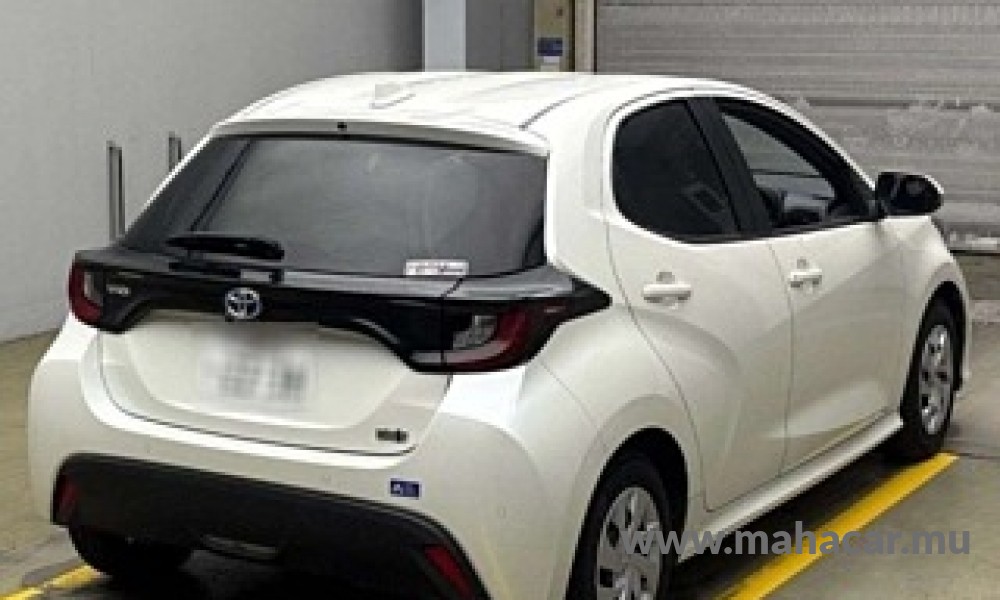 2021 Toyota Yaris Hybrid photo 2