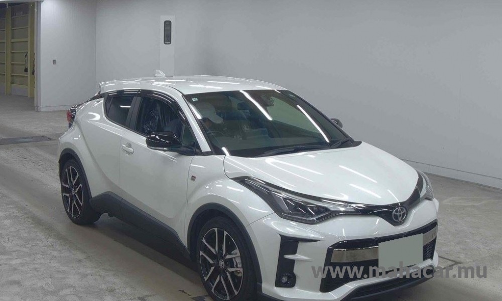 2021 Toyota CHR HYBRID photo 2