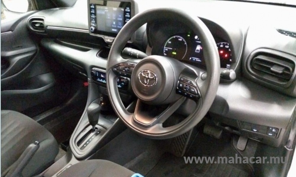 2022 Toyota Yaris Hybrid photo 3