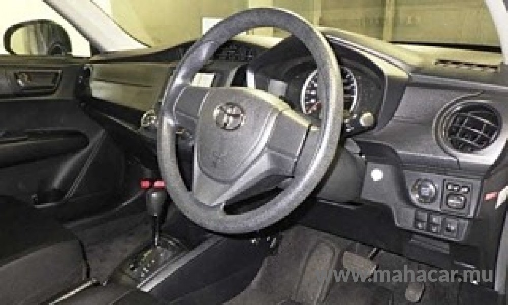 2020 Toyota Corolla Axio photo 3