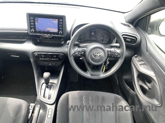 2023 Toyota Yaris Hybrid photo 3