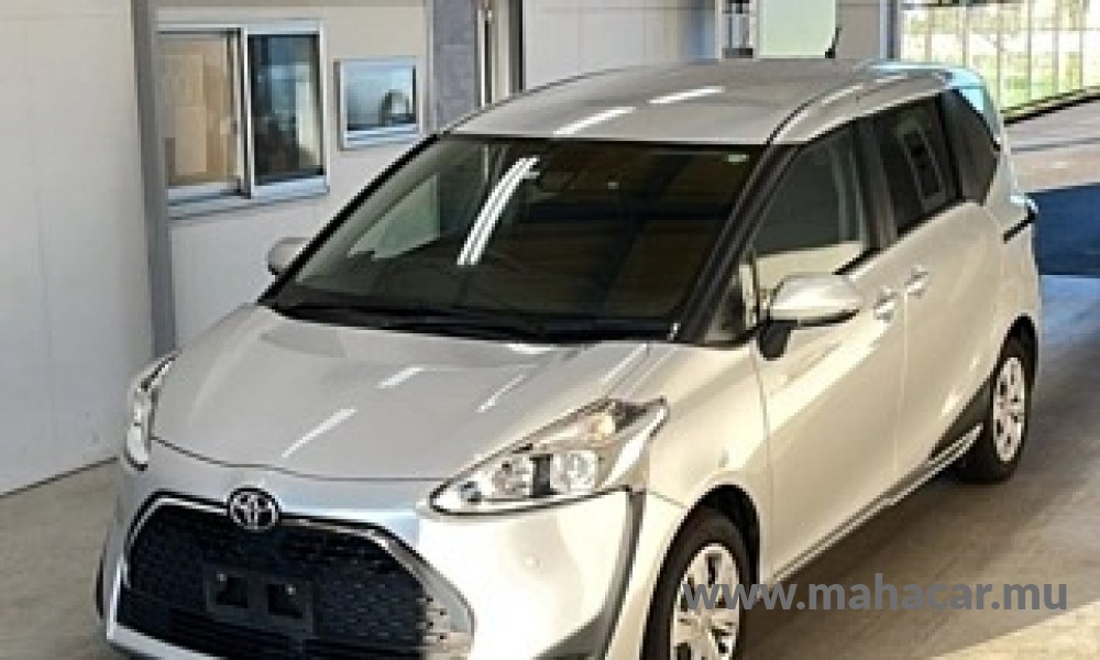 2022 Toyota Sienta, Silver