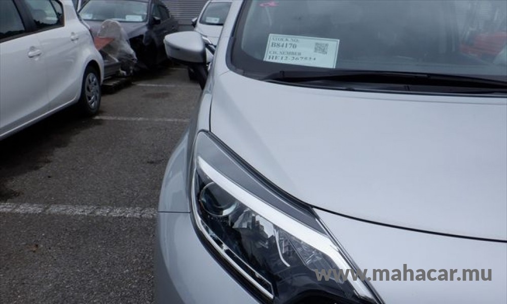 2019 Nissan NOTE E-POWER photo 15