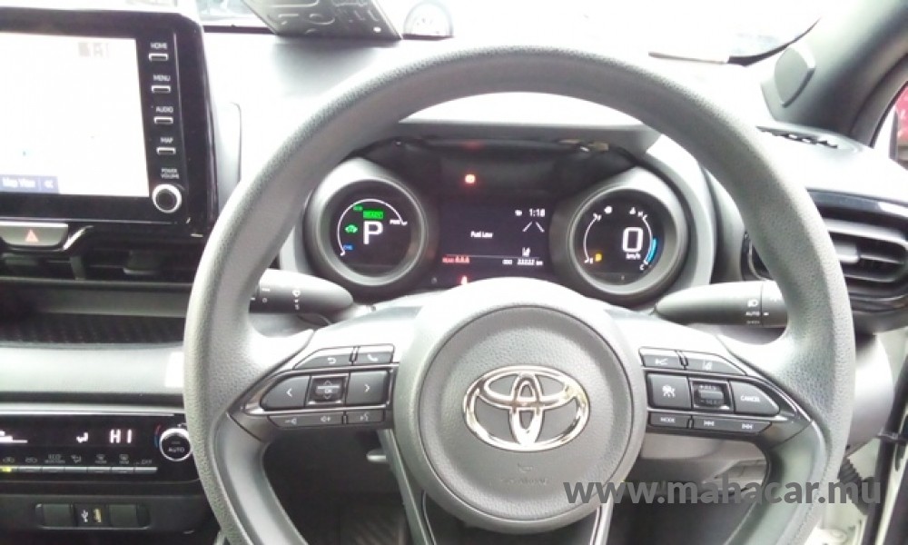2022 Toyota Yaris Hybrid photo 3