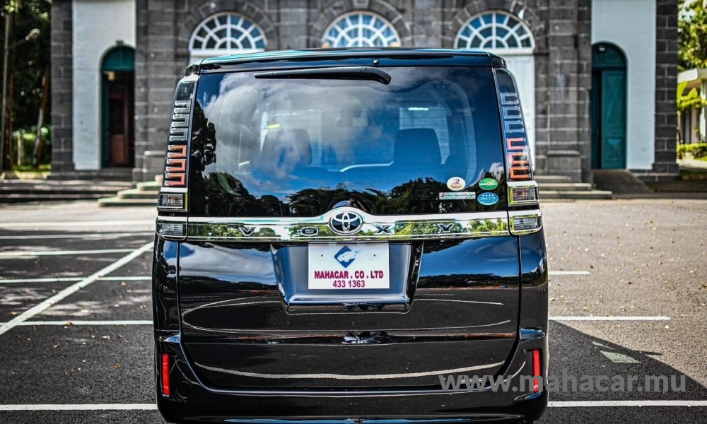 2020 Toyota VOXY photo 14