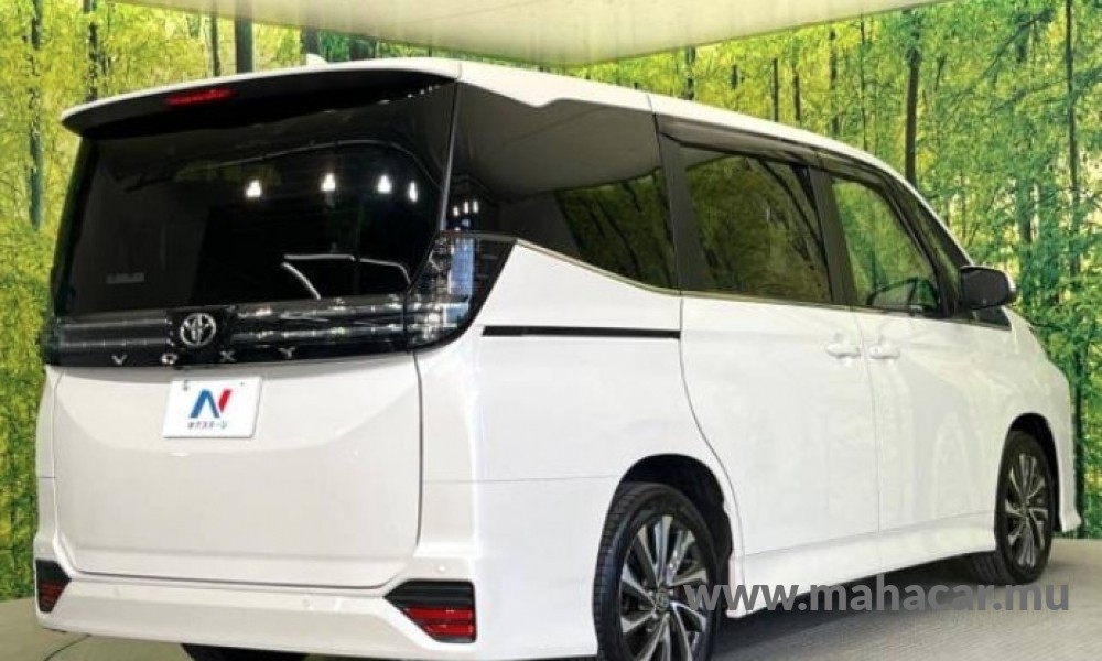 2023 Toyota VOXY photo 2