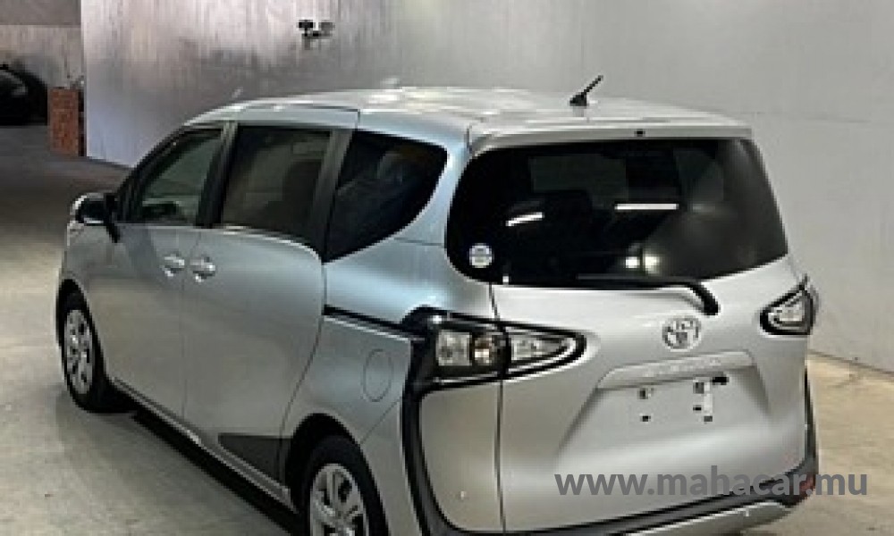 2022 Toyota Sienta photo 2