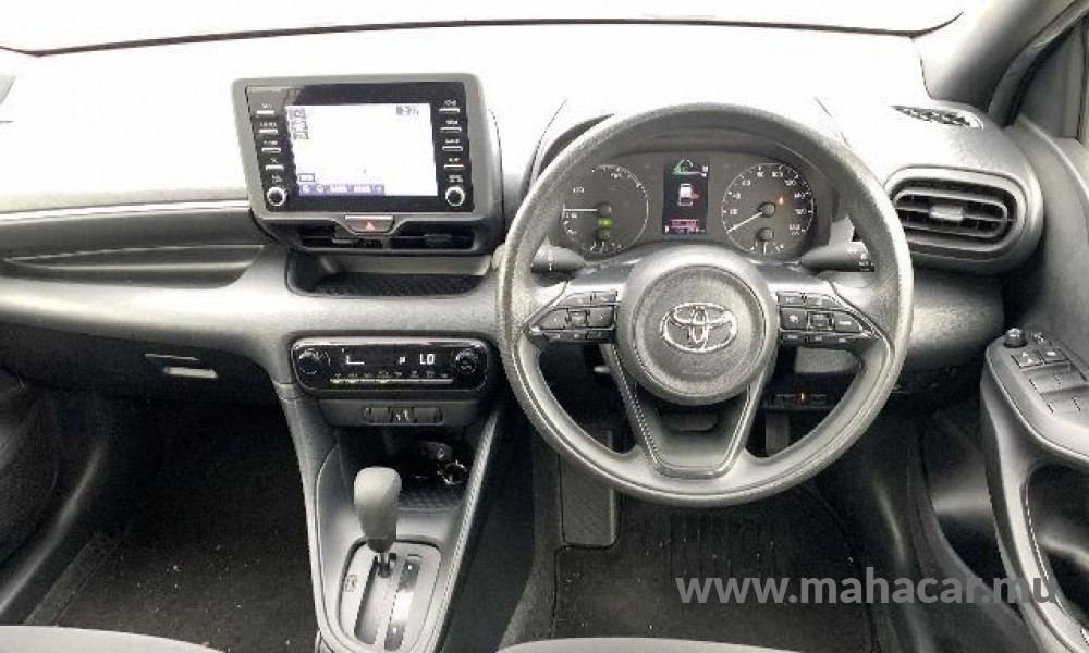 2023 Toyota Yaris Hybrid photo 3