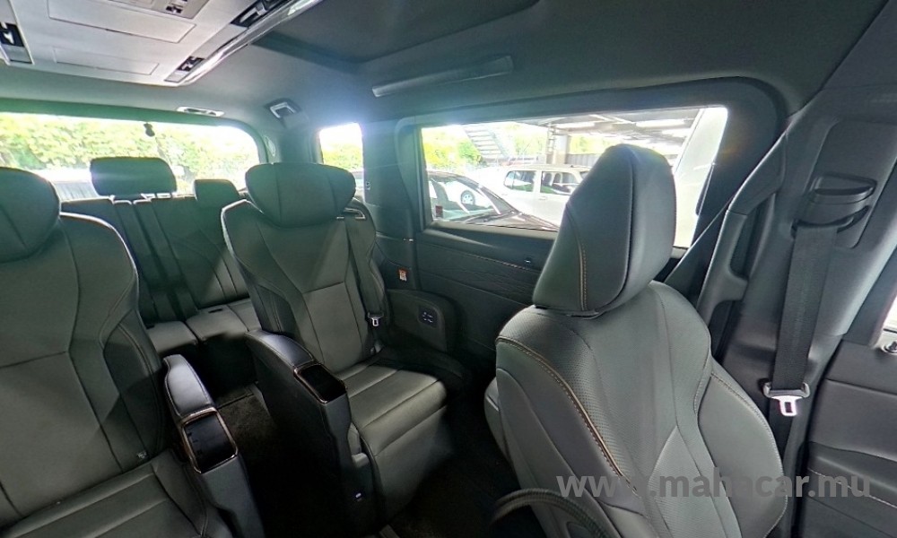 2024 Toyota Alphard photo 8