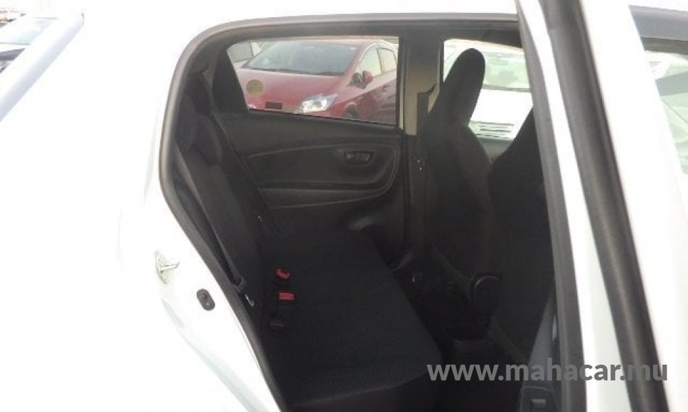 2019 Toyota Vitz photo 17