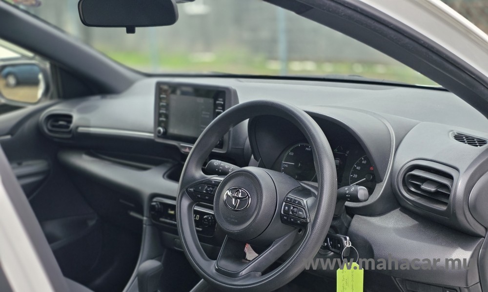 2022 Toyota Yaris Hybrid photo 5