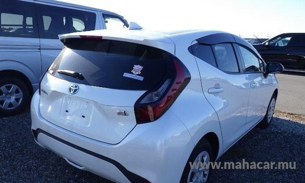 2021 Toyota AQUA photo 2