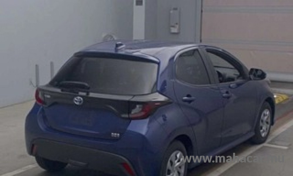 2021 Toyota Yaris Hybrid photo 2