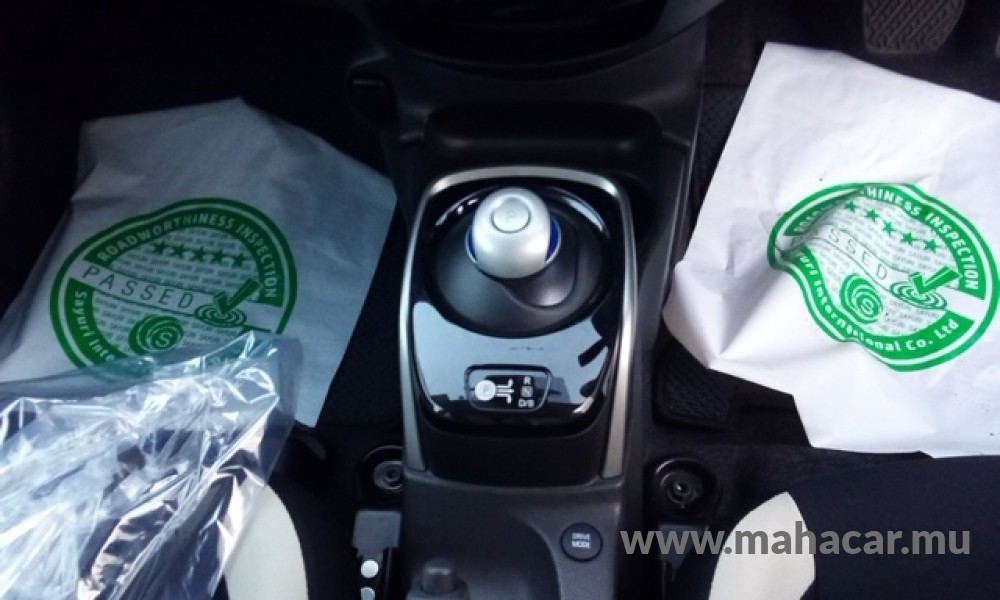 2020 Nissan NOTE E-POWER photo 12