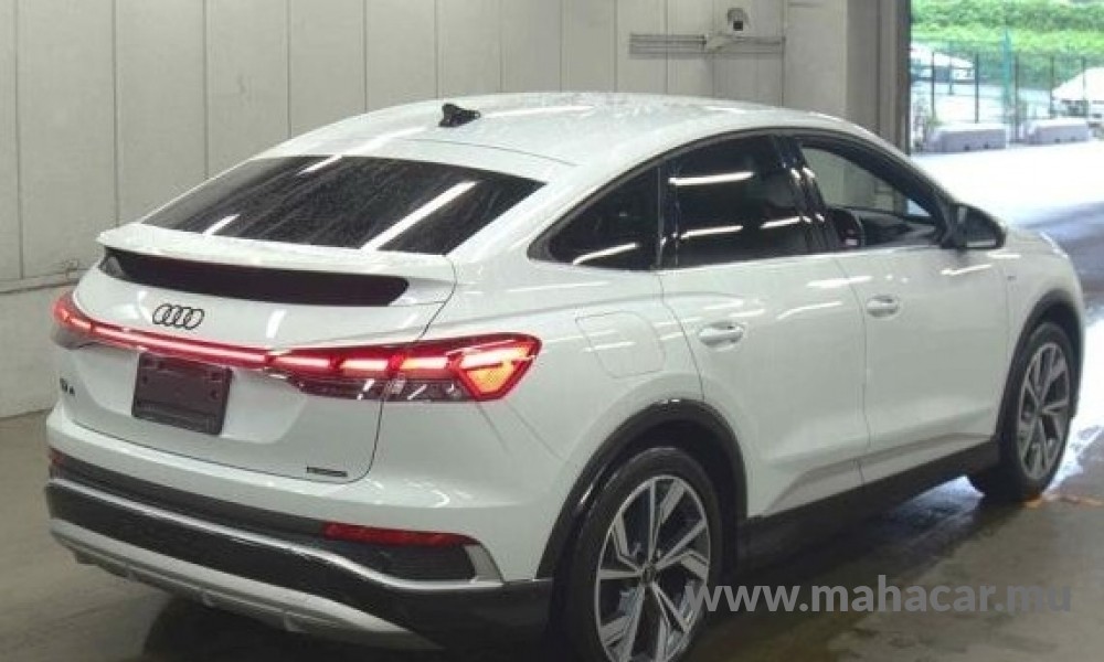 2023 AUDI Q4 photo 3