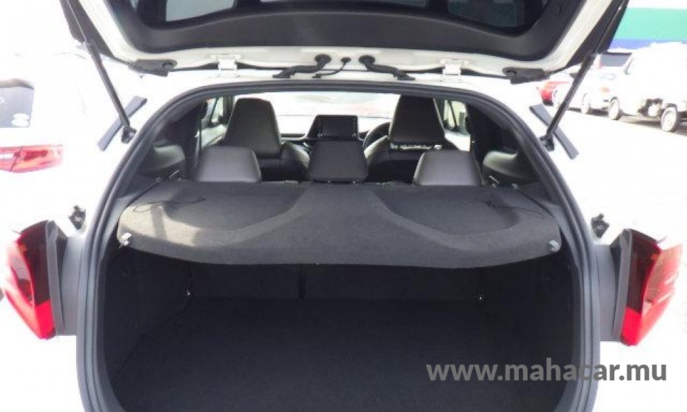 2020 Toyota CHR HYBRID photo 2