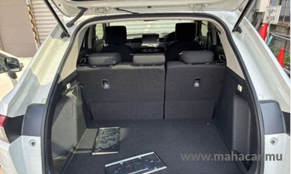2023 Honda Vezel X Hybrid photo 2