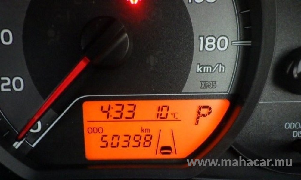 2019 Toyota Vitz photo 12