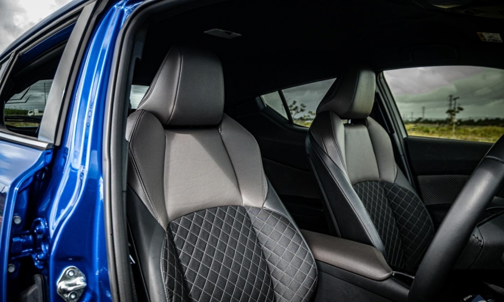 2020 Toyota CHR HYBRID photo 16