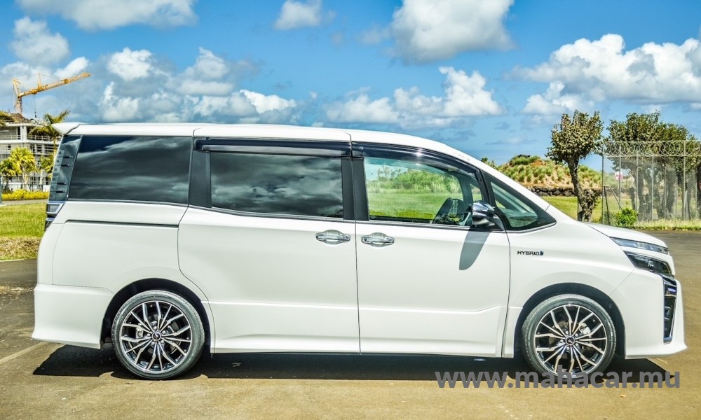 2019 Toyota VOXY photo 9