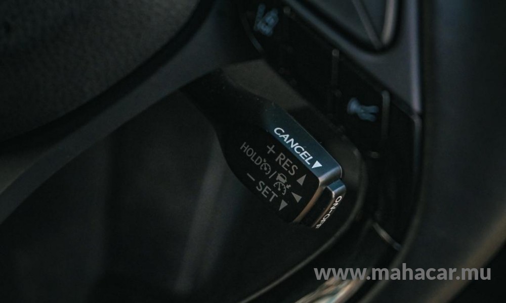 2019 Toyota CHR HYBRID photo 8