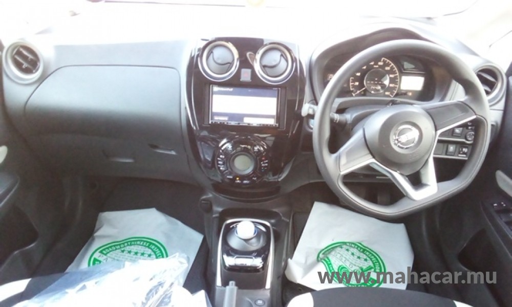 2020 Nissan NOTE E-POWER photo 10
