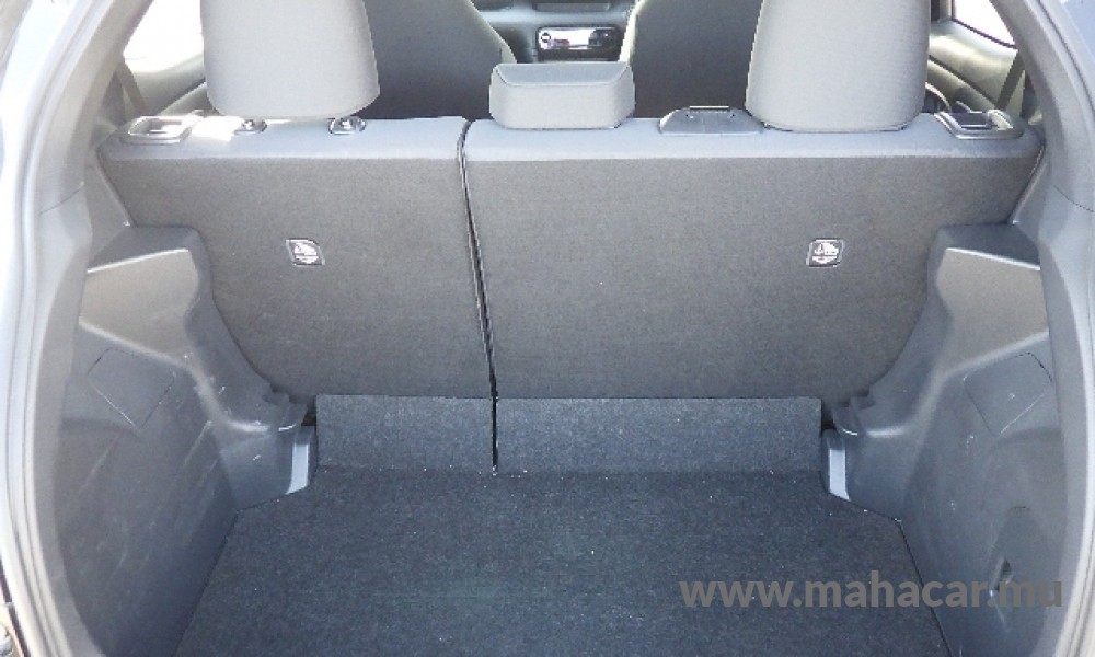 2022 Toyota Yaris Hybrid photo 5