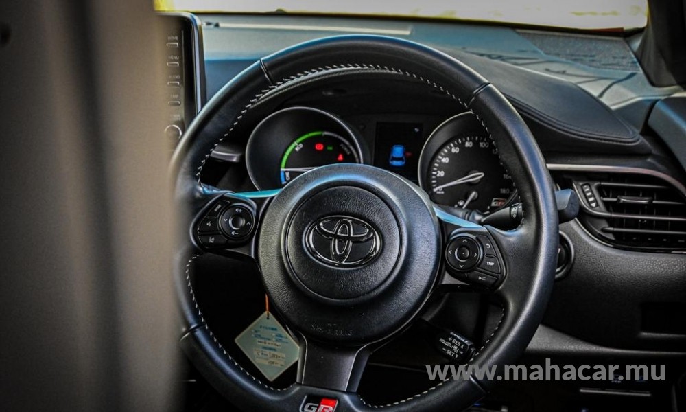 2019 Toyota CHR HYBRID photo 11