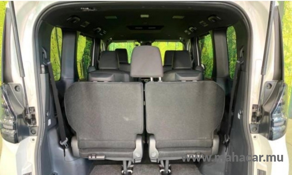 2023 Toyota VOXY photo 7
