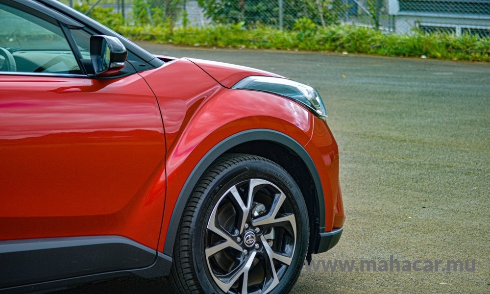 2020 Toyota CHR HYBRID photo 8