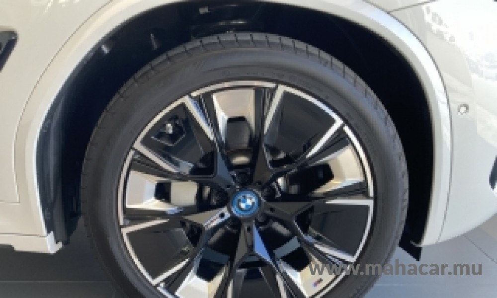 2022 BMW iX3 photo 3