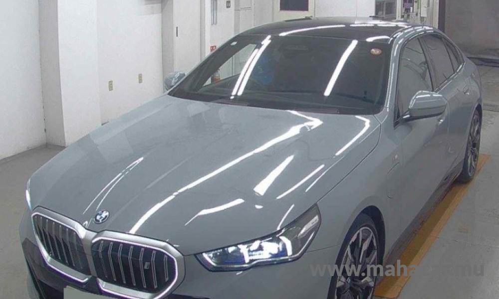 2023 BMW i5, GRAY