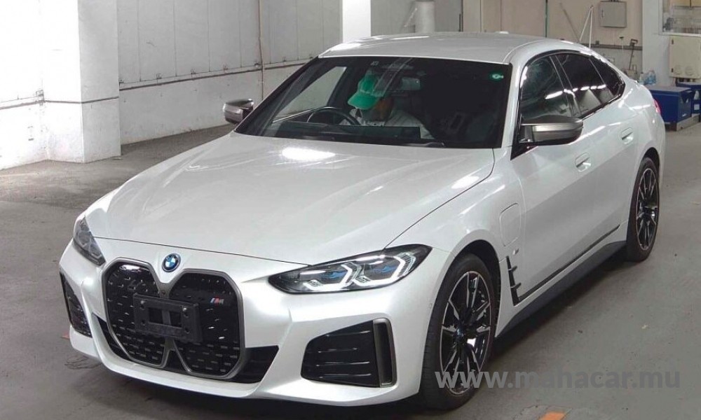 2022 BMW i4, White