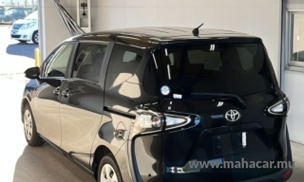 2022 Toyota Sienta photo 2