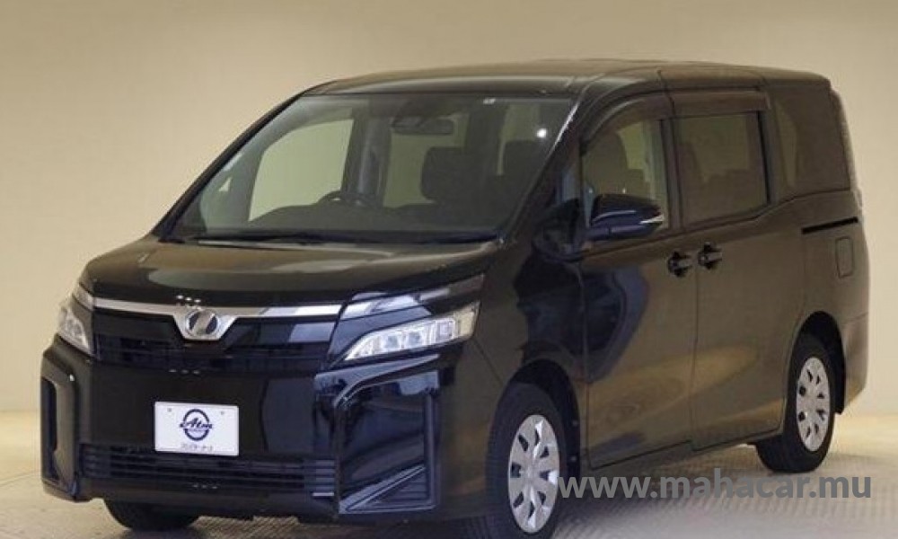 2020 Toyota VOXY photo 2