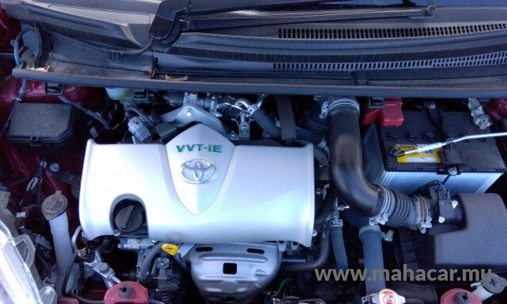 2019 Toyota Vitz photo 4