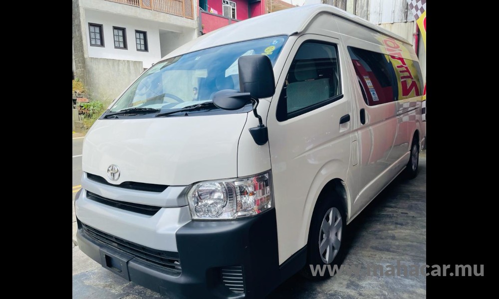 2019 Toyota HIACE GL photo 3