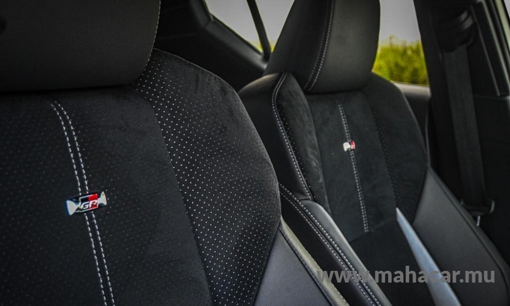 2019 Toyota CHR HYBRID photo 10