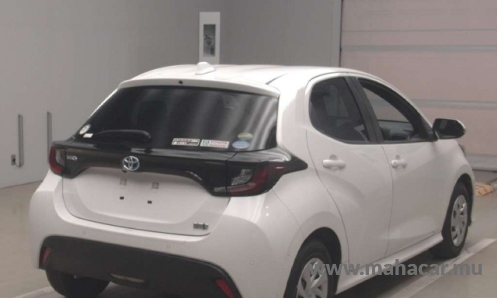 2021 Toyota Yaris photo 2
