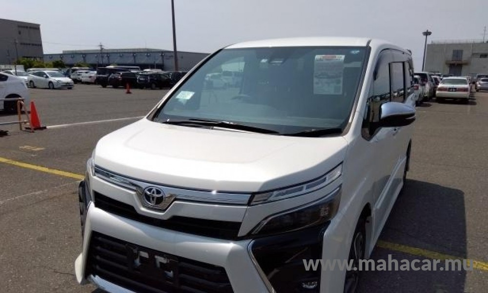 2021 Toyota VOXY, White