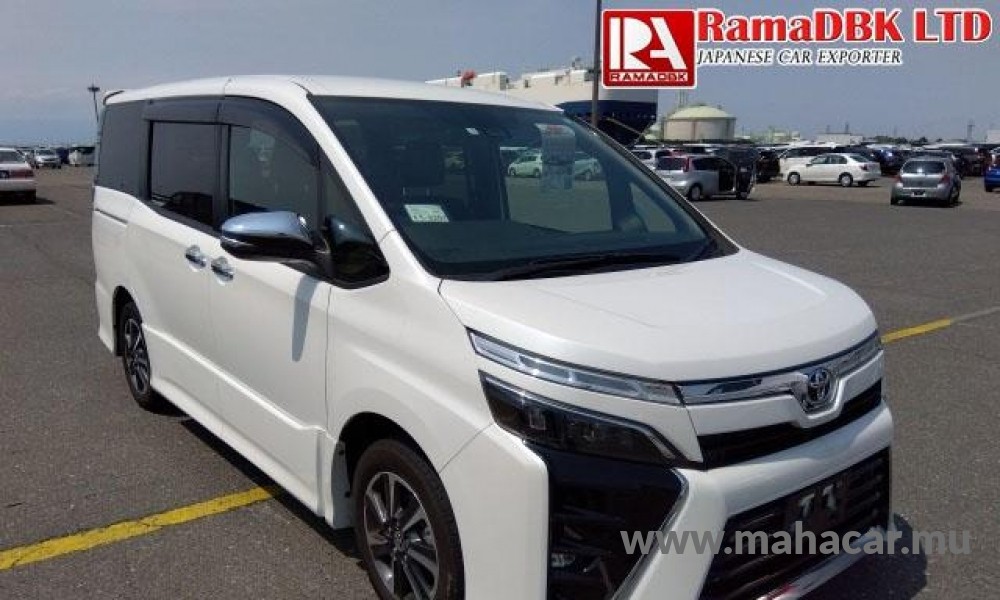 2021 Toyota VOXY photo 11