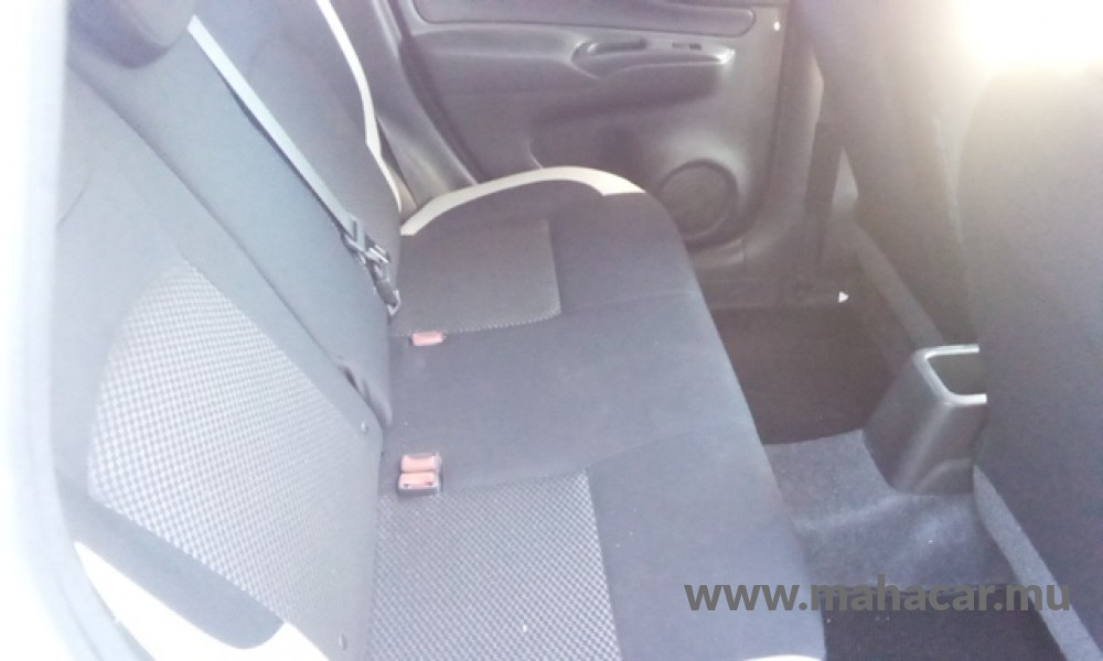 2020 Nissan NOTE E-POWER photo 2