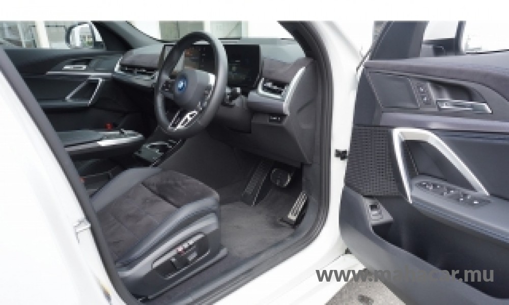 2025 BMW ix2 photo 11