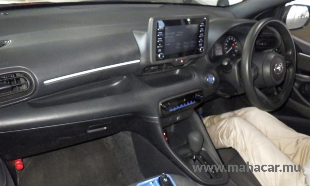2021 Toyota Yaris Hybrid photo 5