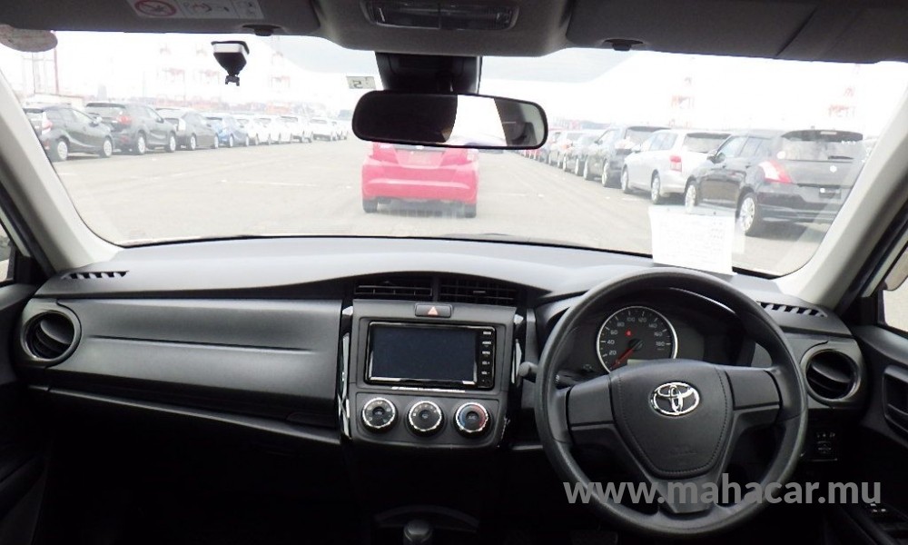 2020 Toyota Corolla Axio photo 6